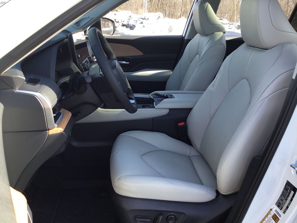 Thumbnail: 2026 Toyota Grand Highlander - 14