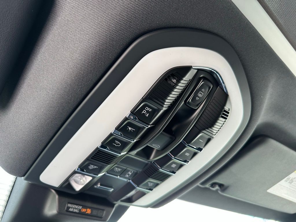 Thumbnail: 2026 Porsche Macan - 32