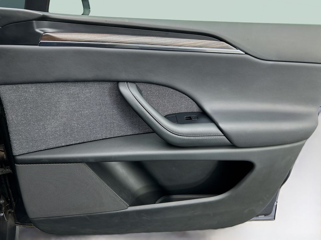 Thumbnail: 2023 Tesla Model X - 32