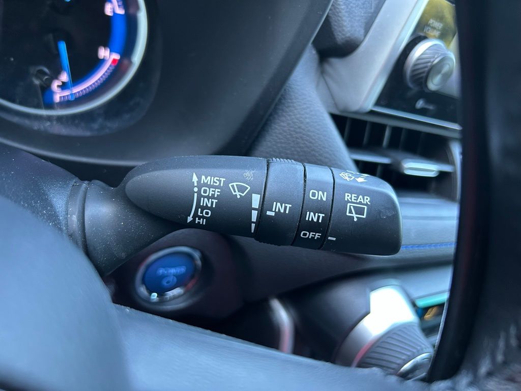 Thumbnail: 2022 Toyota RAV4 - 21