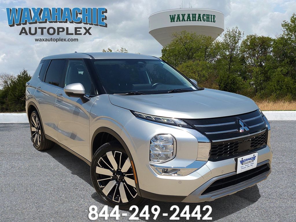 Silver 2025 Mitsubishi Outlander SUV / Crossover Front-Wheel Drive Continuously Variable Transmission