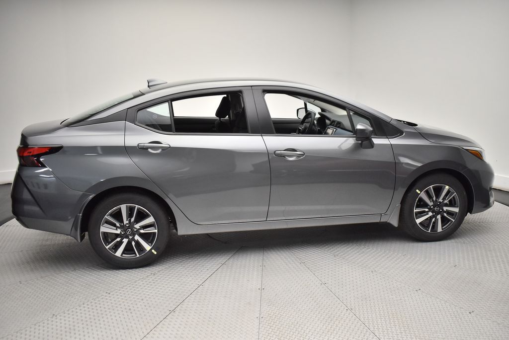 2025 Nissan Versa 1.6 SV 4