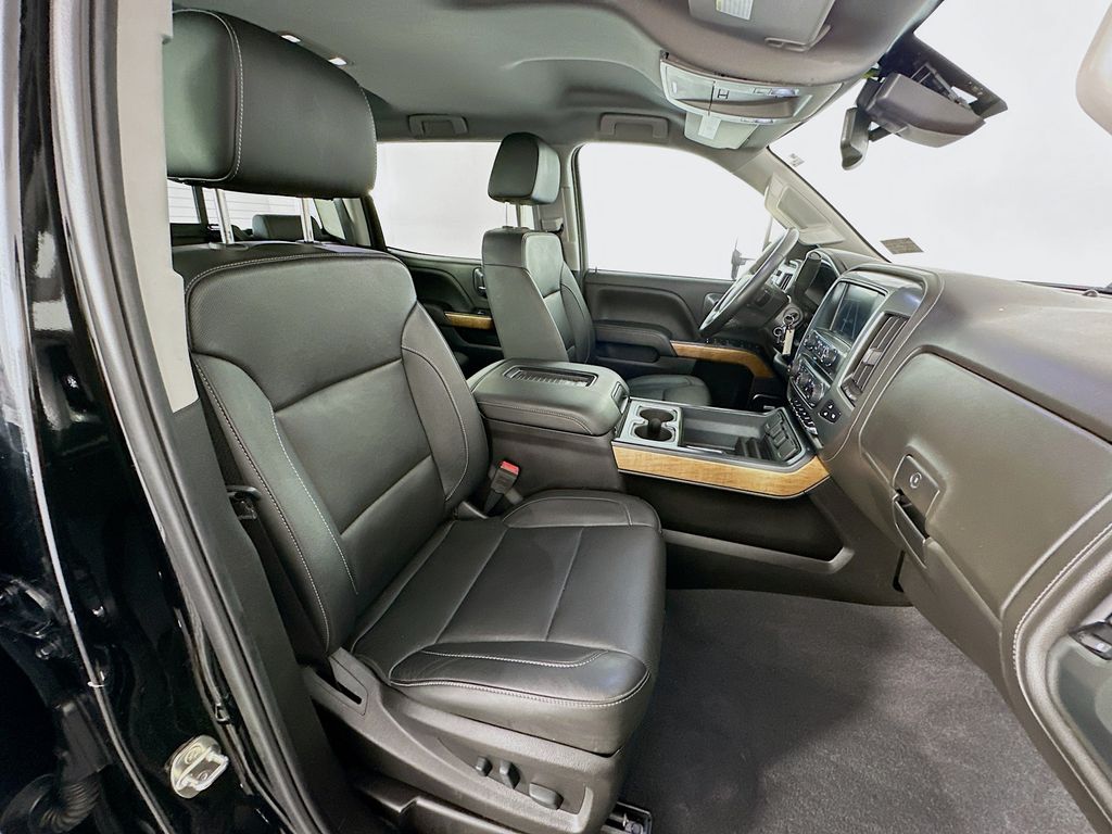 Thumbnail: 2019 Chevrolet Silverado 3500 - 27