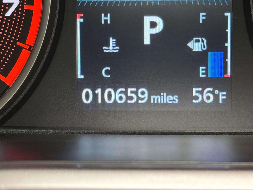 Used 2025 Labrador Black Pearl Mitsubishi SE image 22