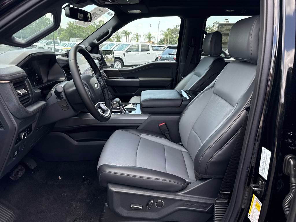 2025 Ford F-150 Lightning Lariat photo 3