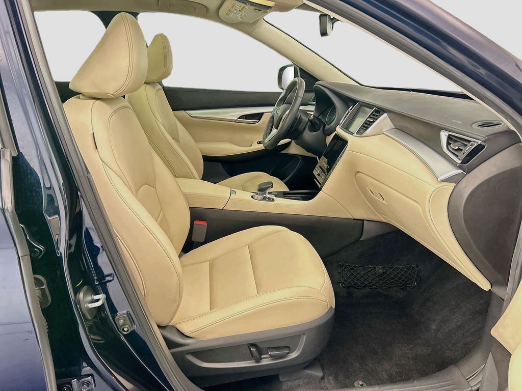 Thumbnail: 2019 INFINITI QX50 - 19