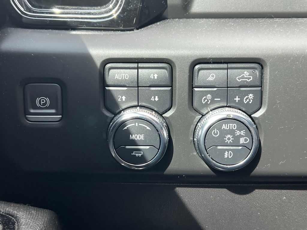 Thumbnail: 2023 GMC Sierra 1500 - 21