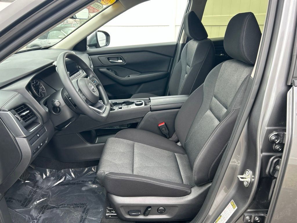 View vehicle photo 7
