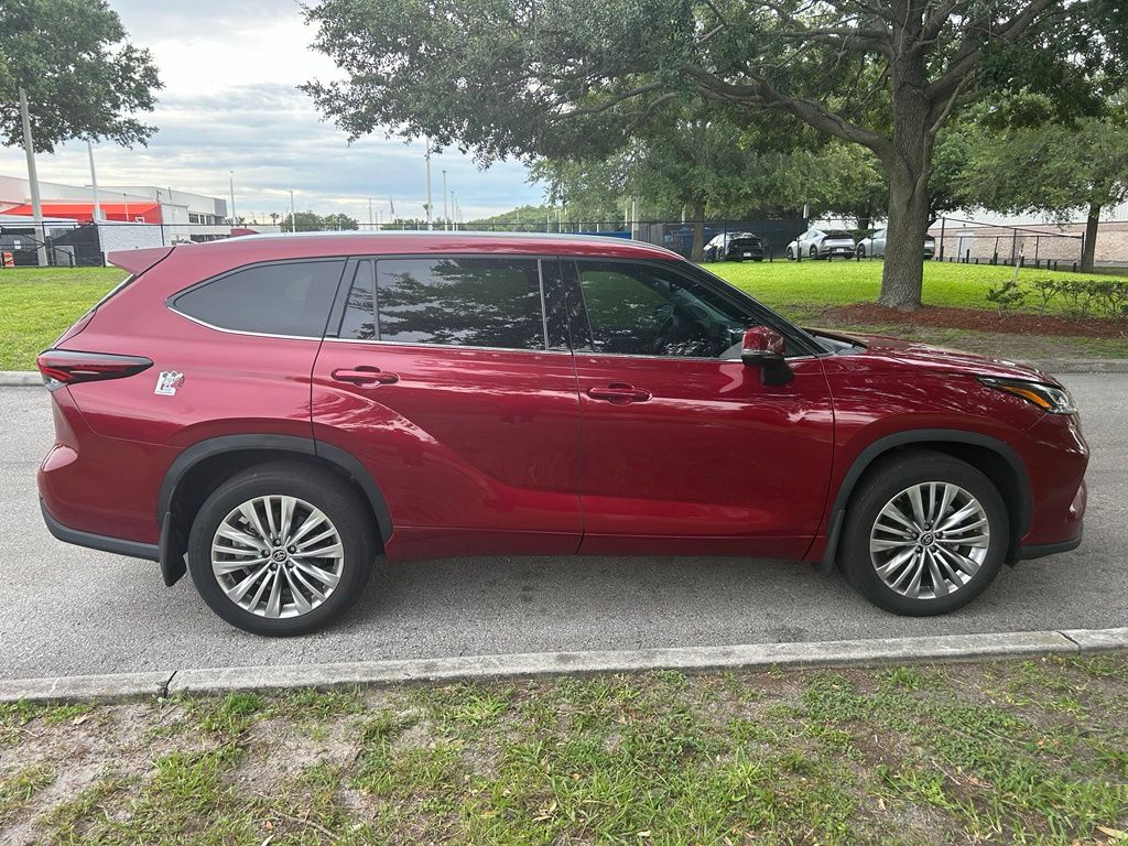 Thumbnail: 2024 Toyota Highlander - 7