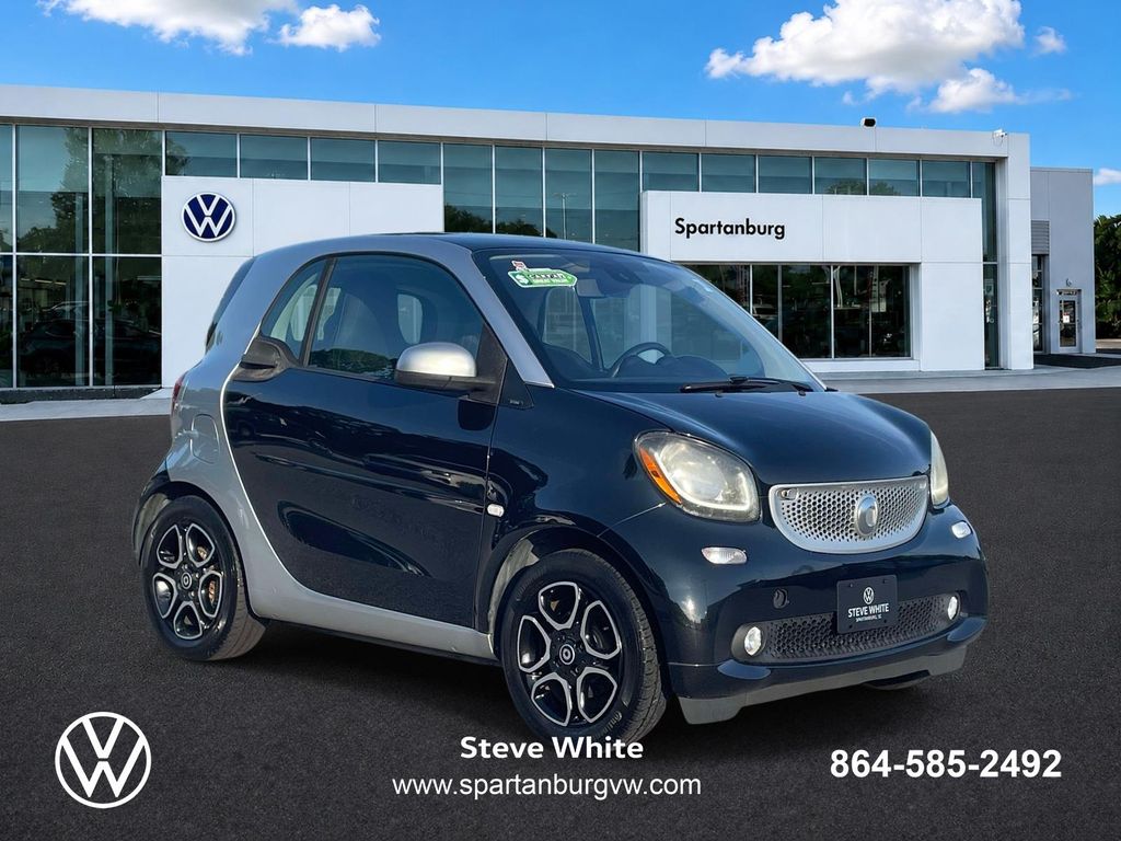 Black 2016 smart fortwo Hatchback Rear-Wheel Drive Automatic