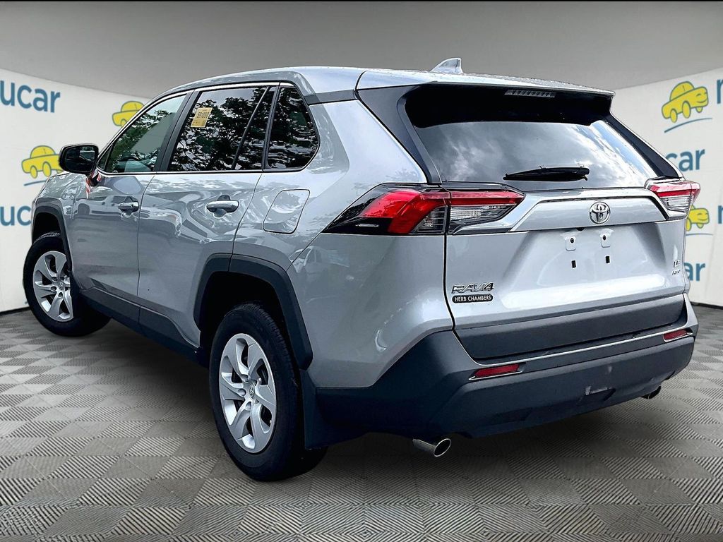 2025 Toyota RAV4 — photo 3