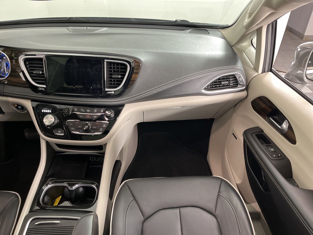 2022 Chrysler Pacifica Limited 16