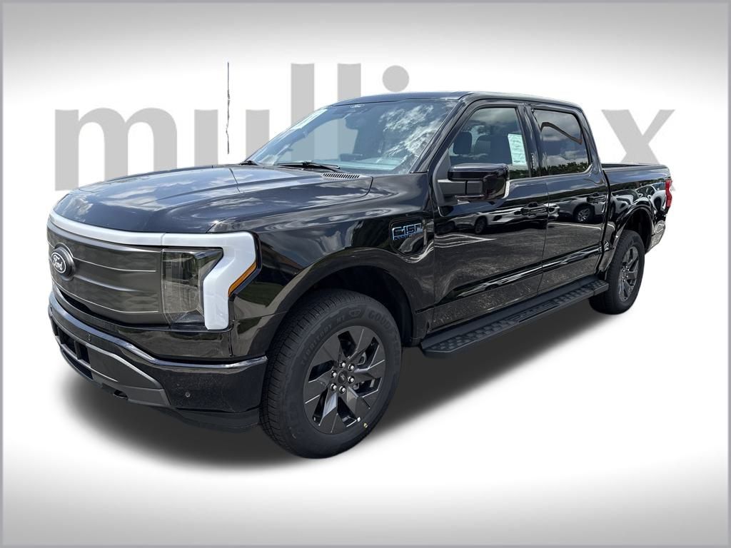 2025 Ford F-150 Lightning Lariat photo 10