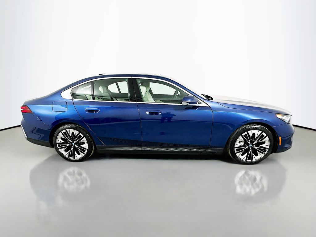 Thumbnail: 2026 BMW i5 - 4