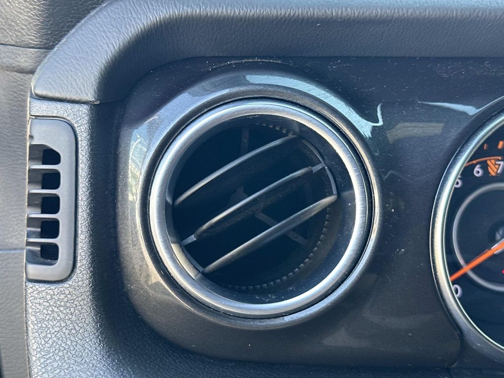 Thumbnail: 2020 Jeep Wrangler - 31