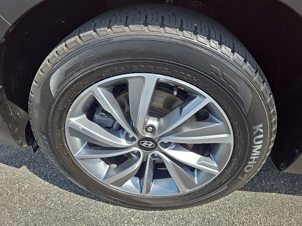 2019 Hyundai Santa Fe Limited 16
