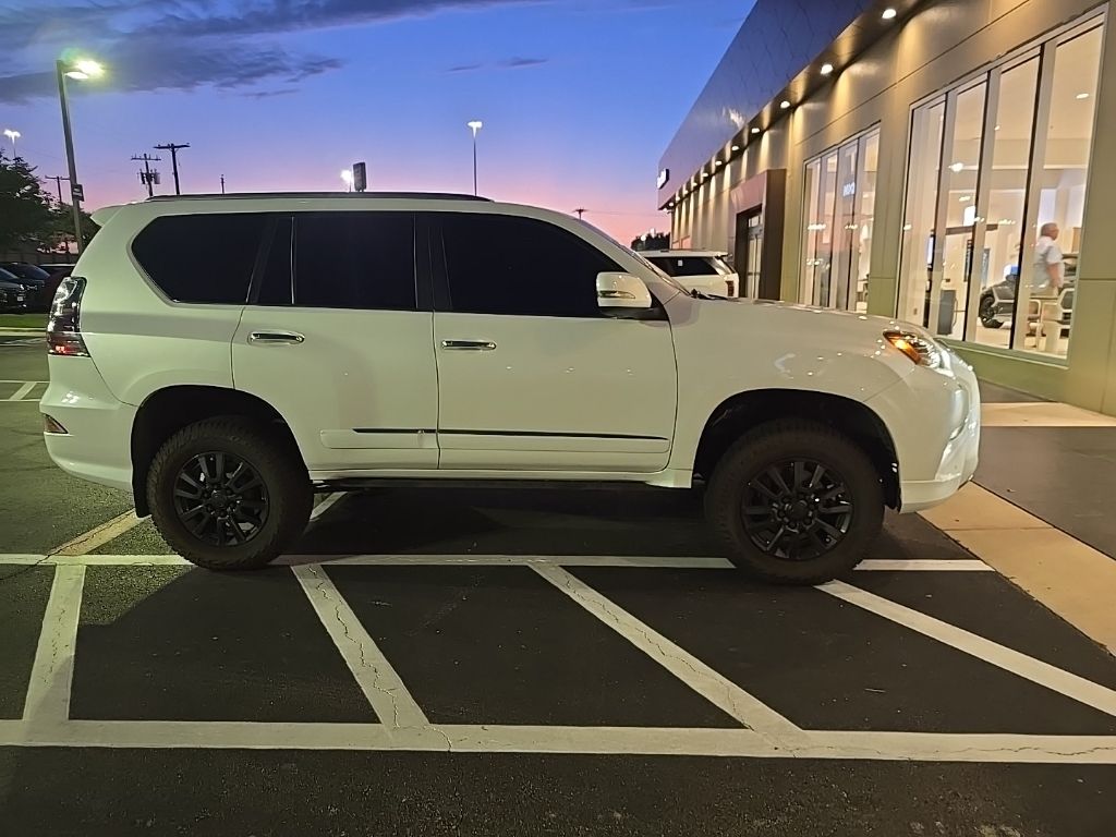 Thumbnail: 2015 Lexus GX - 2