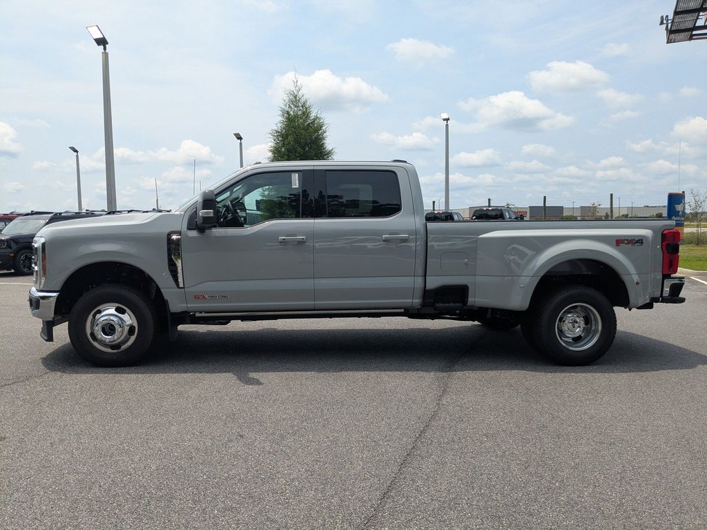 2026 Ford F-350 Super Duty LARIAT
