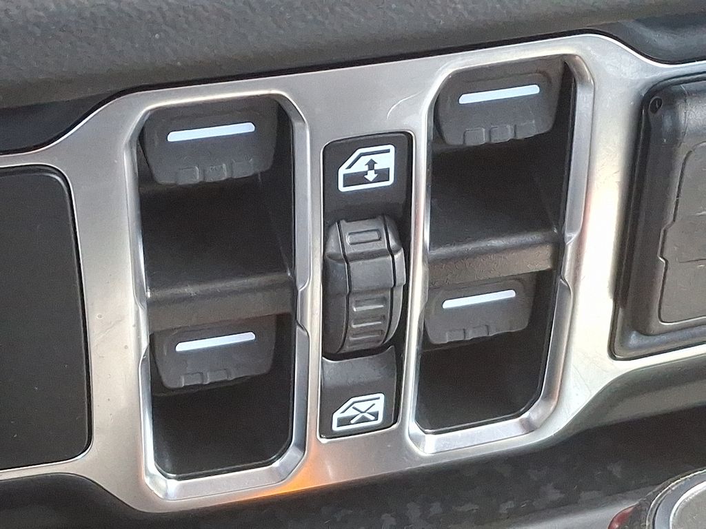 2024 Jeep Wrangler Sahara 4xe 26