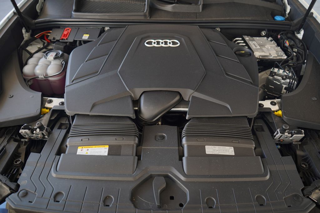 Thumbnail: 2026 Audi Q8 - 12