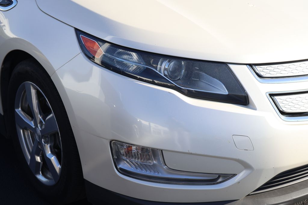 Thumbnail: 2014 Chevrolet Volt - 4