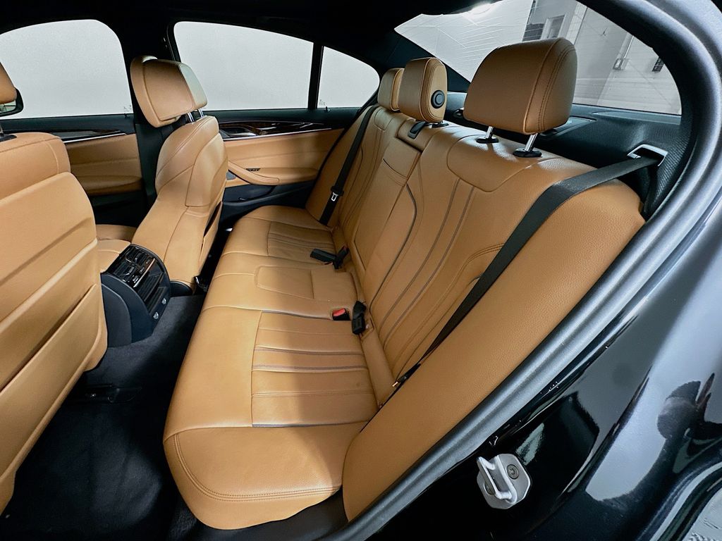 Thumbnail: 2018 BMW 5 Series - 25