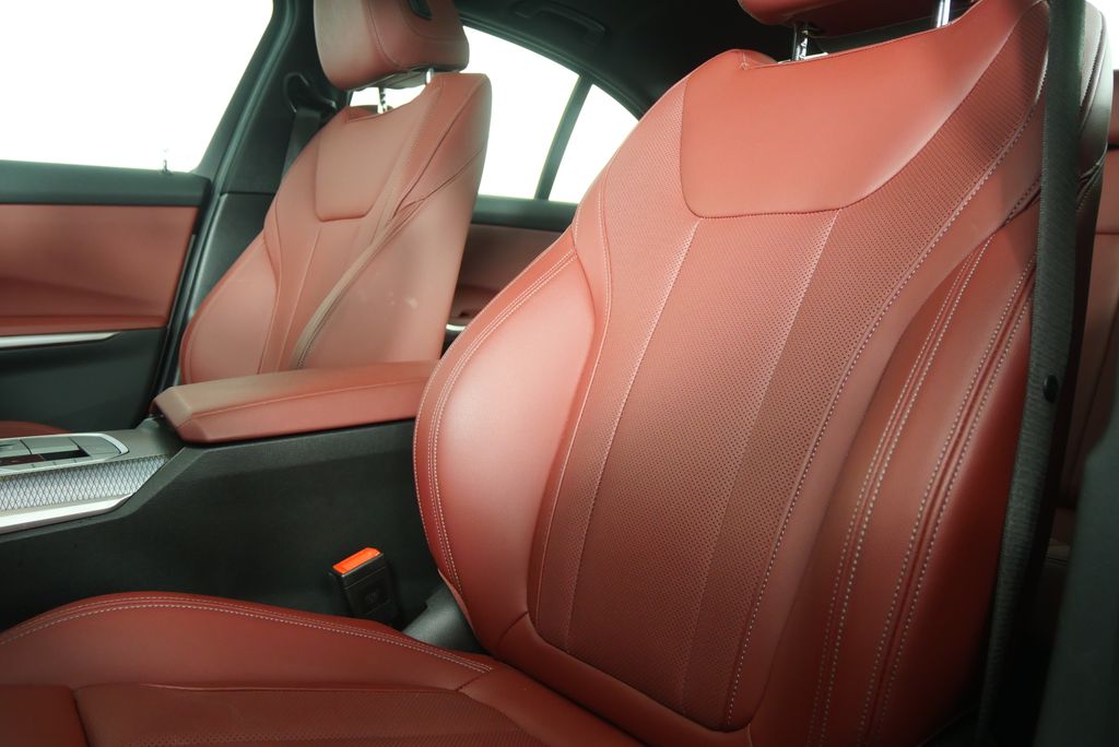 Thumbnail: 2025 BMW 3 Series - 10