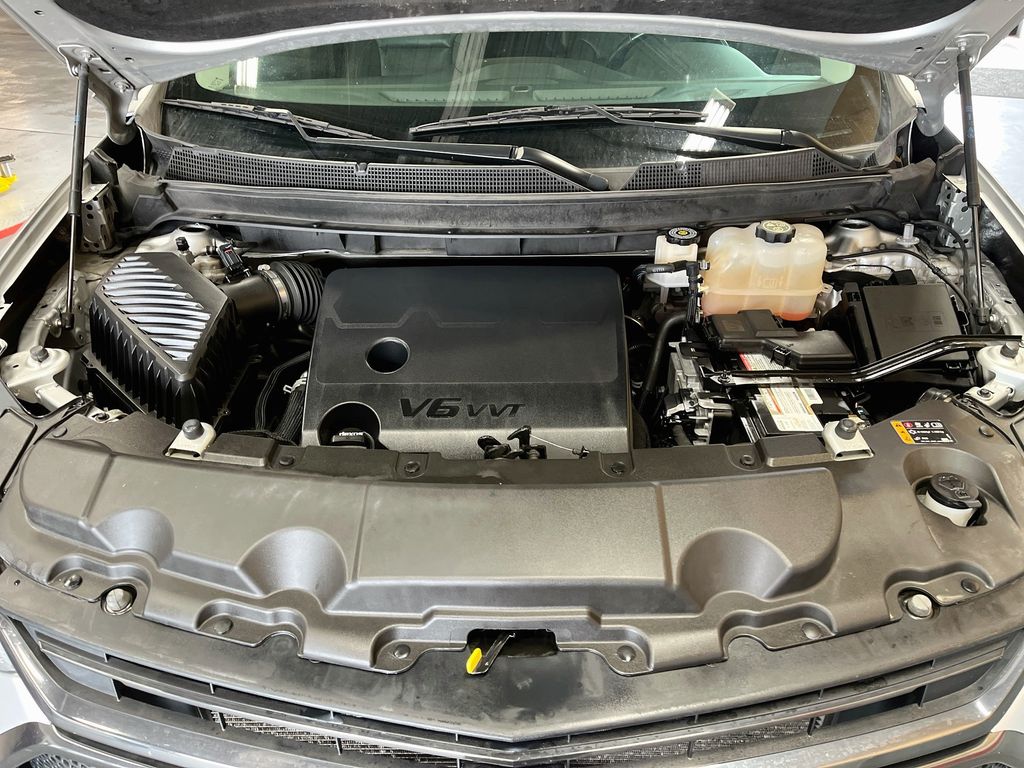 Used 2021 Silver Ice Metallic Chevrolet Premier image 33