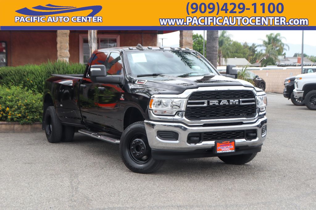 Diamond Black Crystal Pearlcoat 2024 RAM 3500 Pickup Truck Four-Wheel Drive 6-Speed Automatic