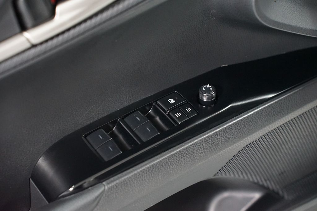 Thumbnail: 2025 Toyota Camry - 32