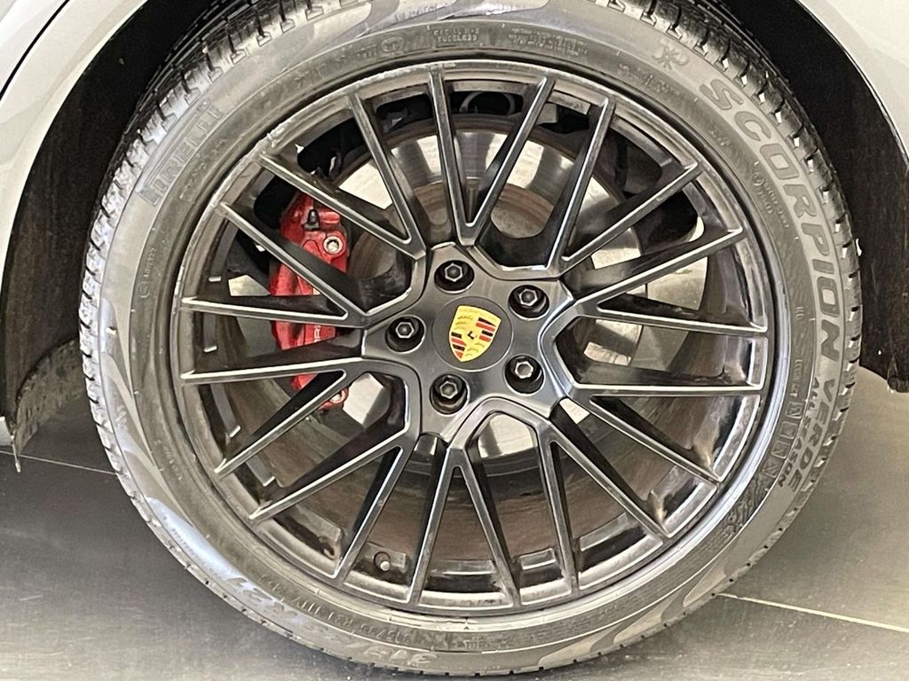 2023 Porsche Cayenne GTS - 11