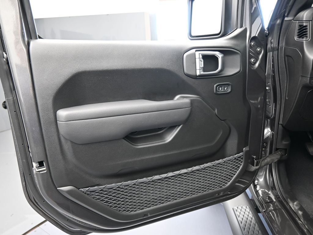 New 2026 Granite Crystal Metallic Clearcoat Jeep Sport image 15