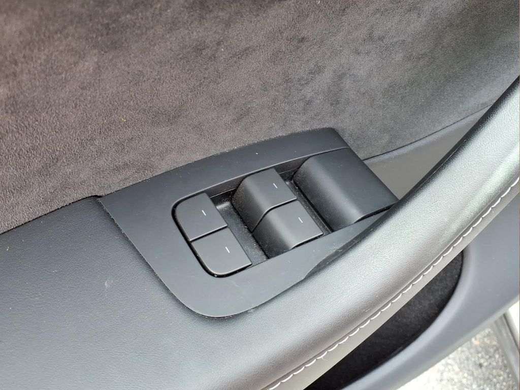 TeslaModel Y20