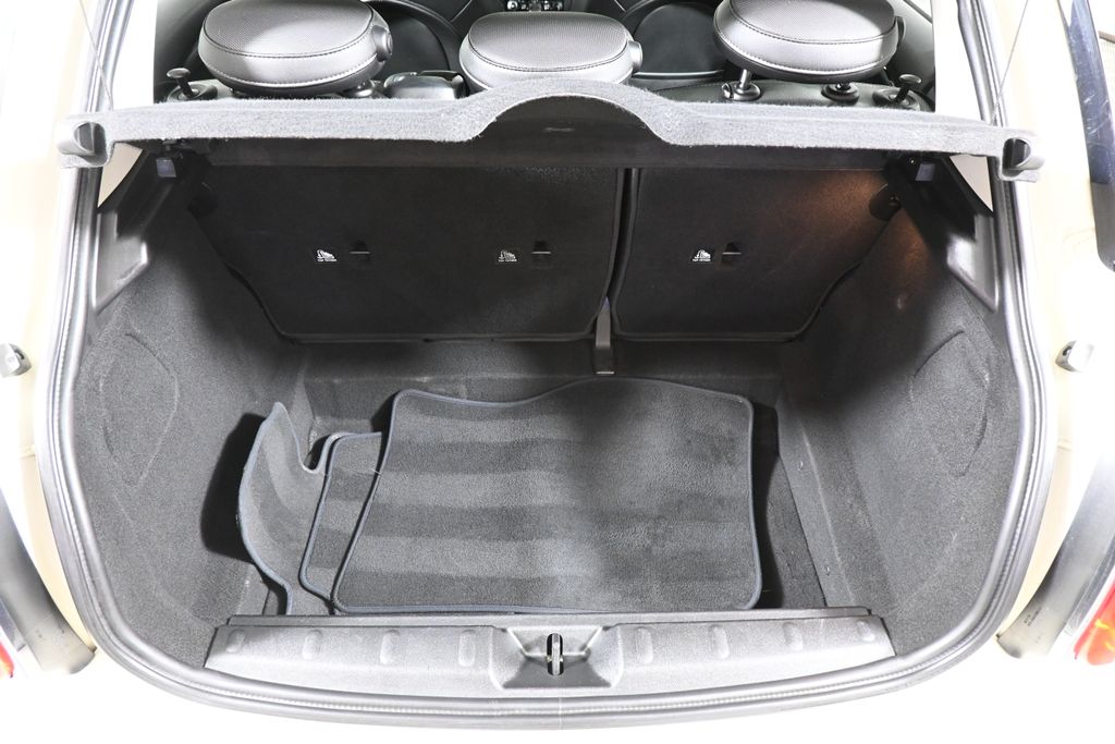 2015 MINI Cooper Base 31