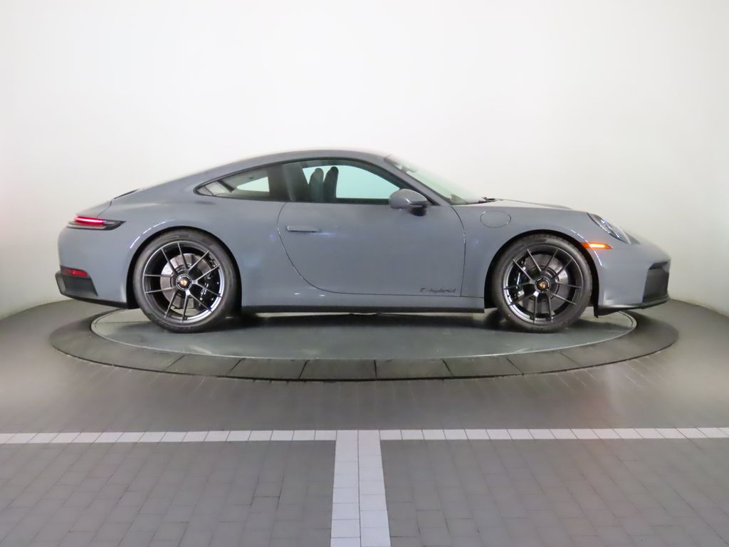 Thumbnail: 2025 Porsche 911 - 8