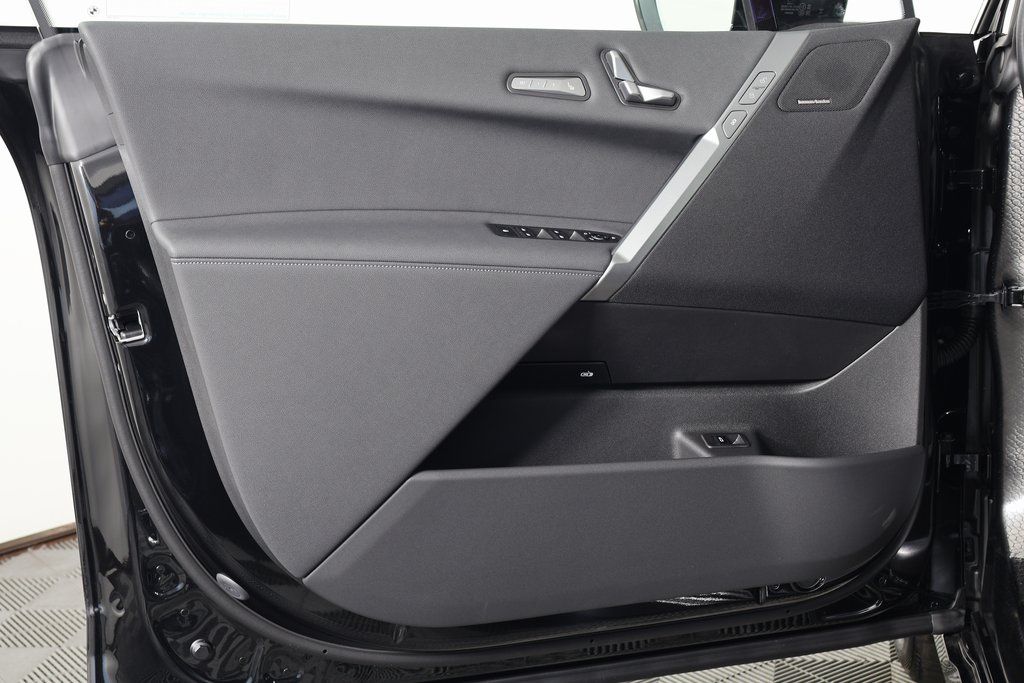 Thumbnail: 2026 BMW iX - 7