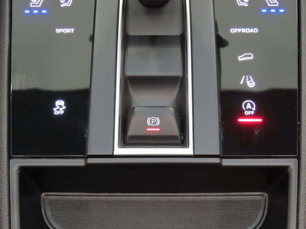 Thumbnail: 2022 Porsche Macan - 27