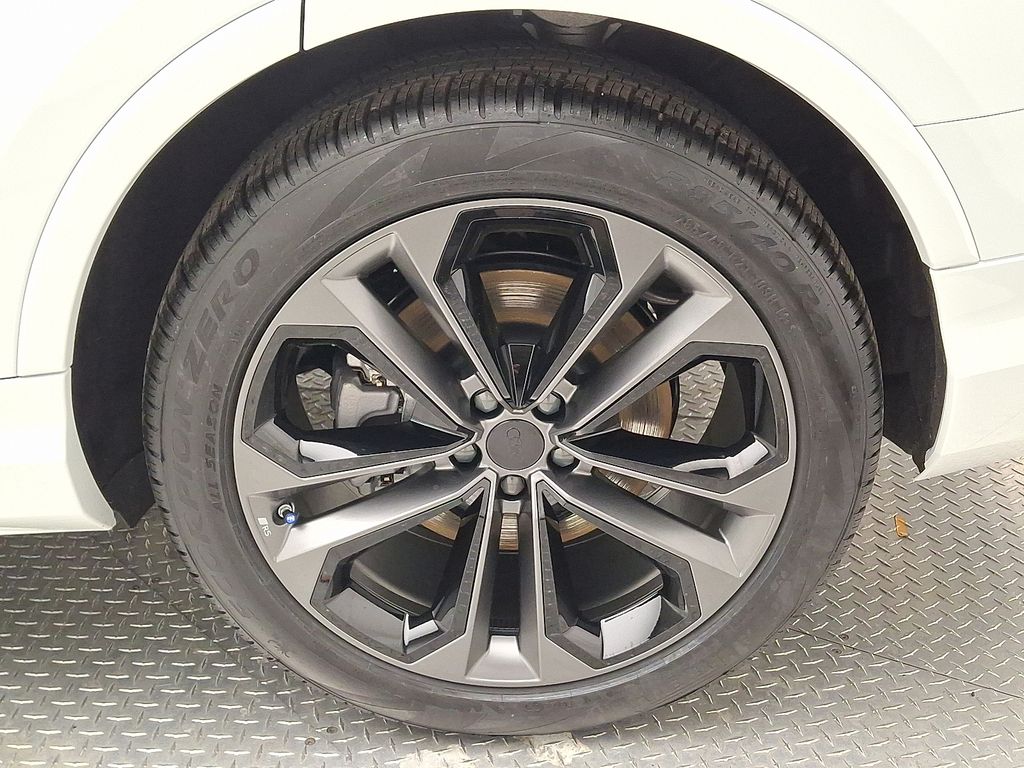 Thumbnail: 2026 Audi Q7 - 5