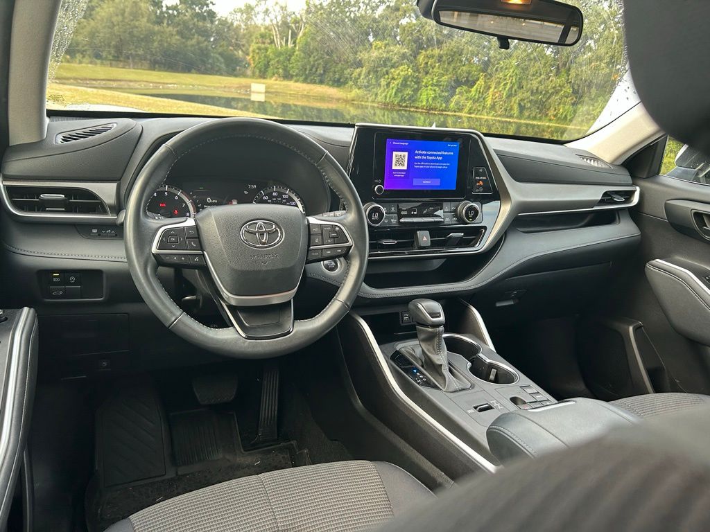 Thumbnail: 2024 Toyota Highlander - 12