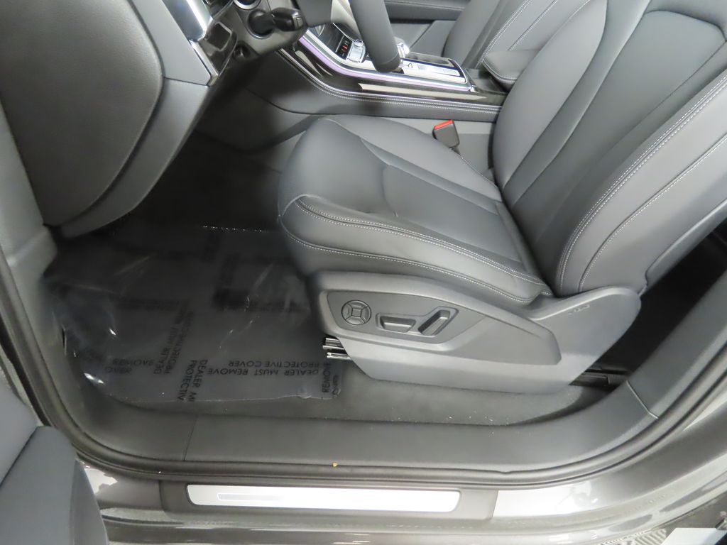 Thumbnail: 2025 Audi Q7 - 32