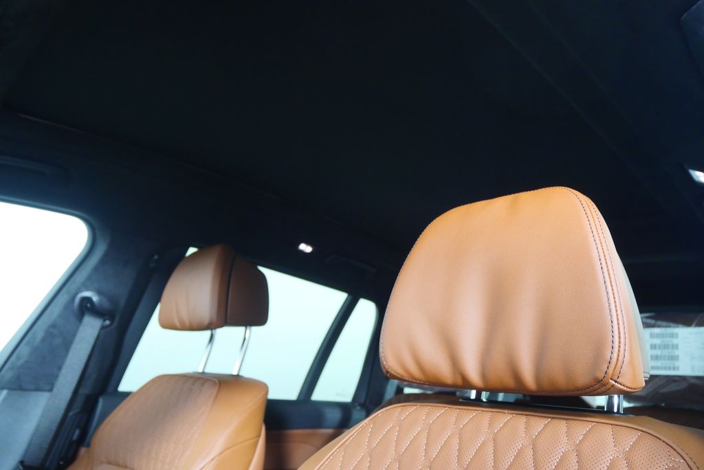 Thumbnail: 2026 BMW X7 - 12