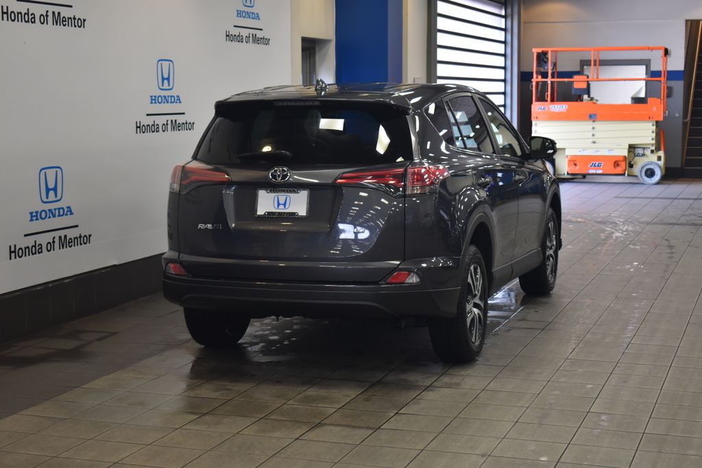 Thumbnail: 2018 Toyota RAV4 - 6