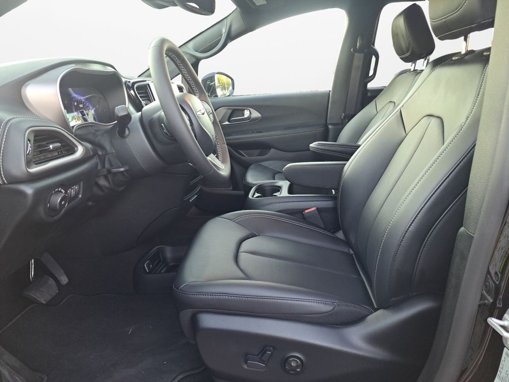 New Car 2025 Chrysler Pacifica  For Sale Under $40,000 In Austin, Texas