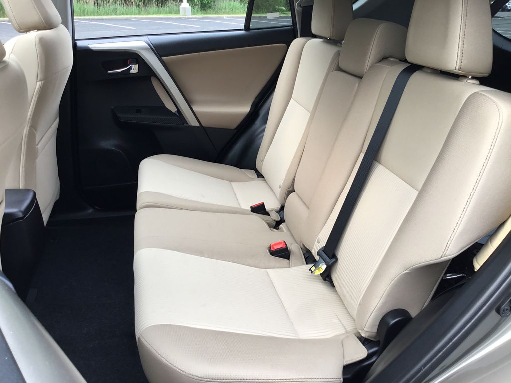2015 Toyota RAV4 XLE 13