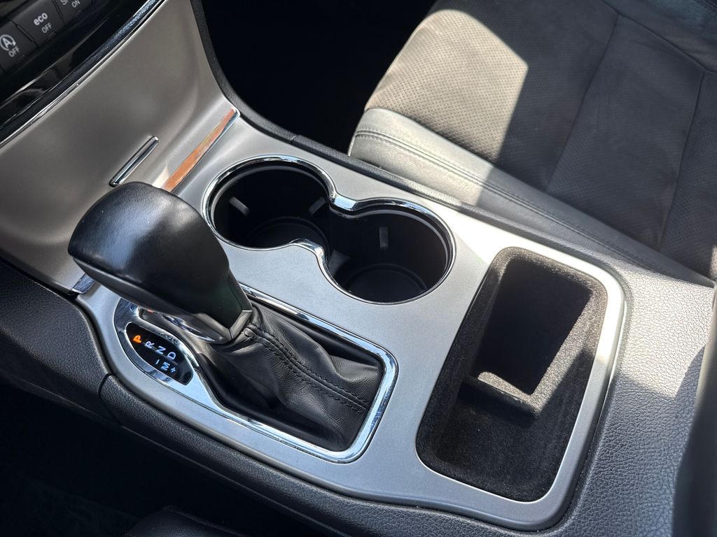 Used 2020 Silver Jeep Laredo E image 23