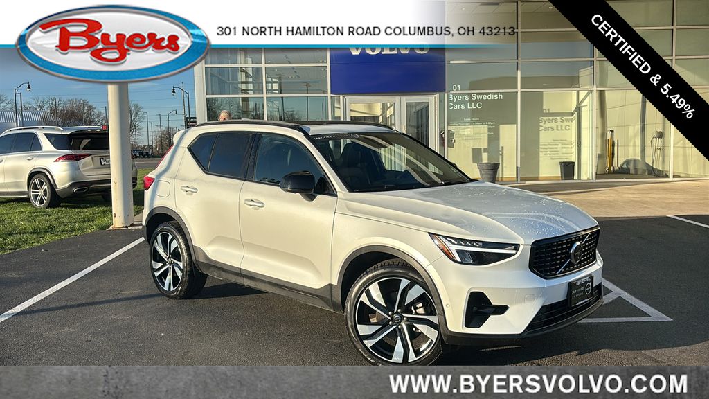 2025 Volvo XC40 B5 Plus Dark Theme AWD