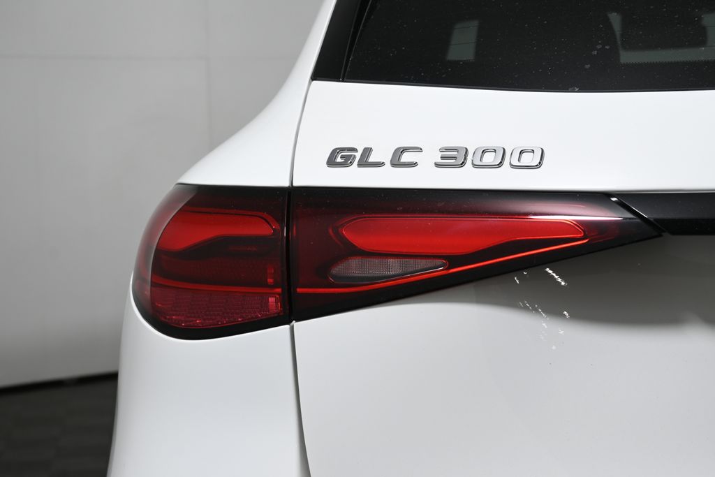 2025 Mercedes-Benz GLC 300 12