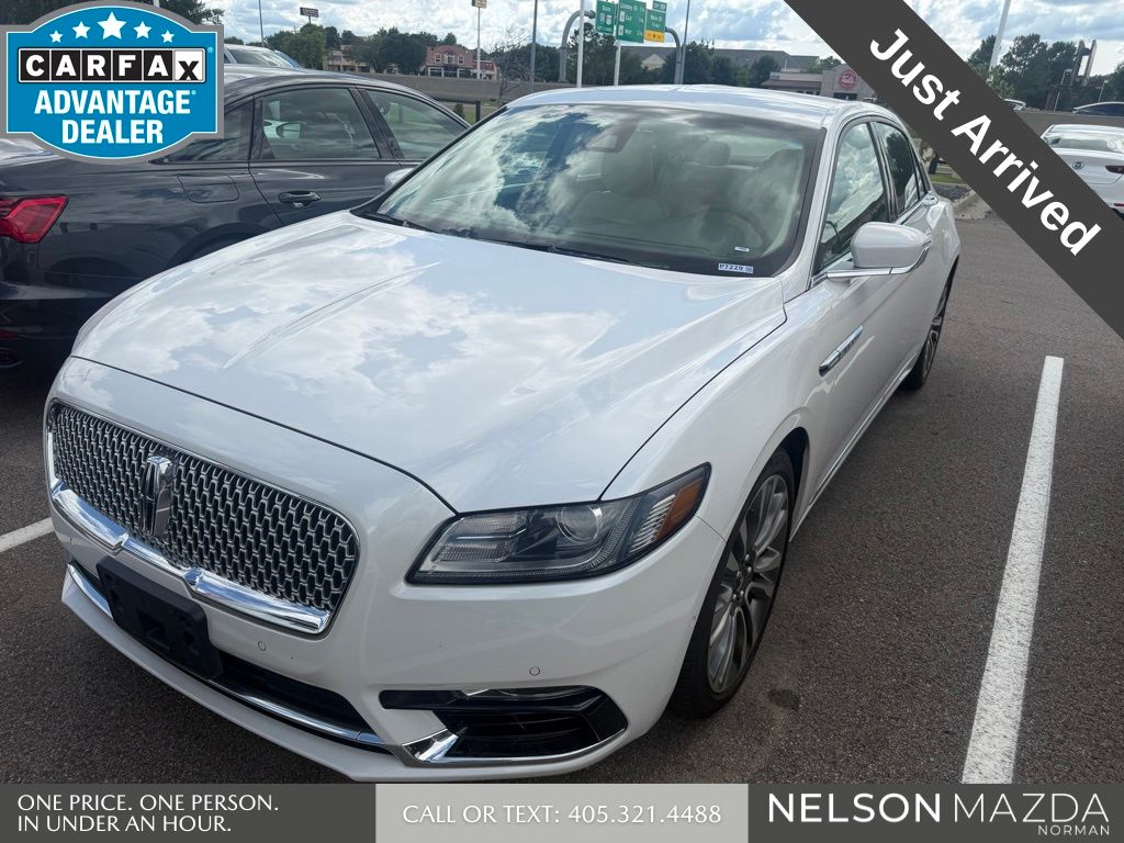 2017 Lincoln Continental Select FWD's photo
