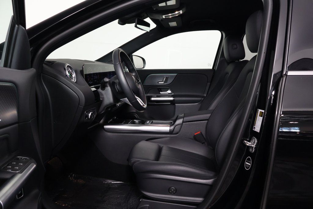 Thumbnail: 2025 Mercedes-Benz GLA - 10