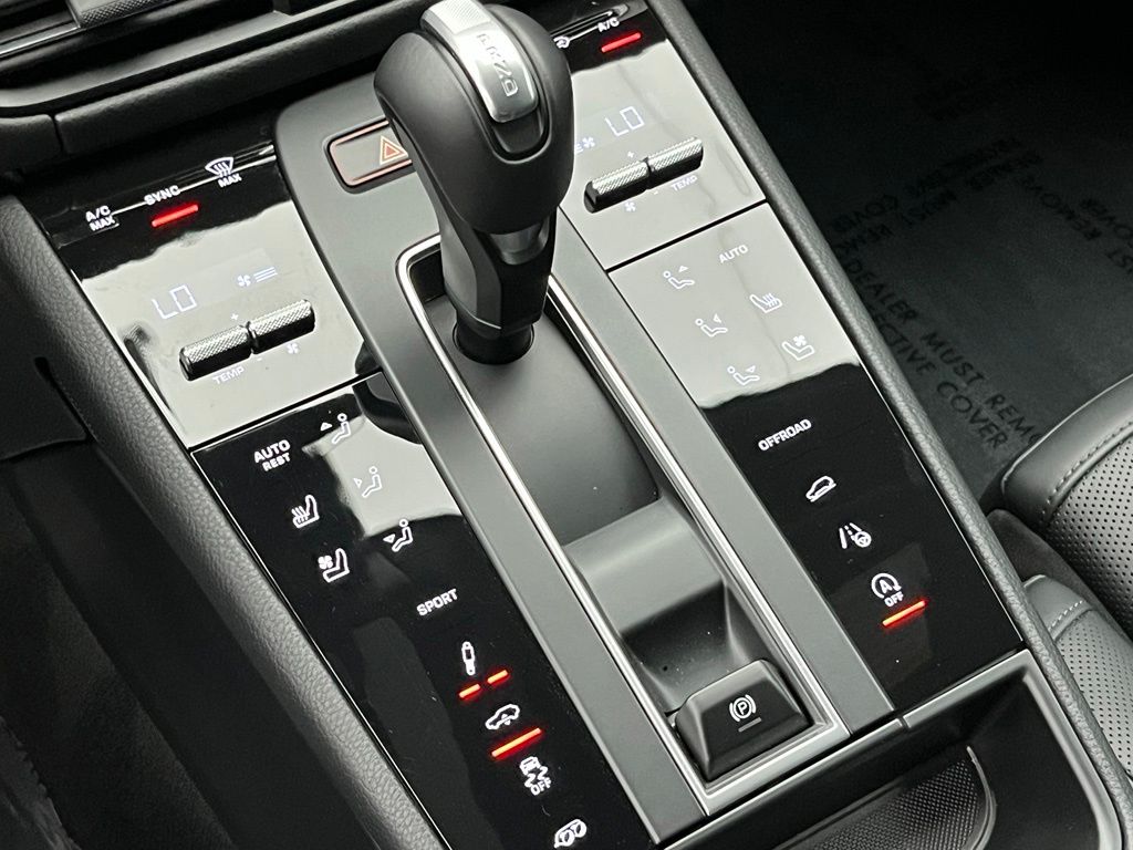 Thumbnail: 2025 Porsche Macan - 16